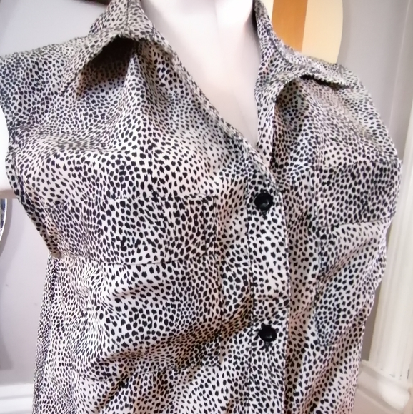 Button up open back blouse - Picture 2 of 3